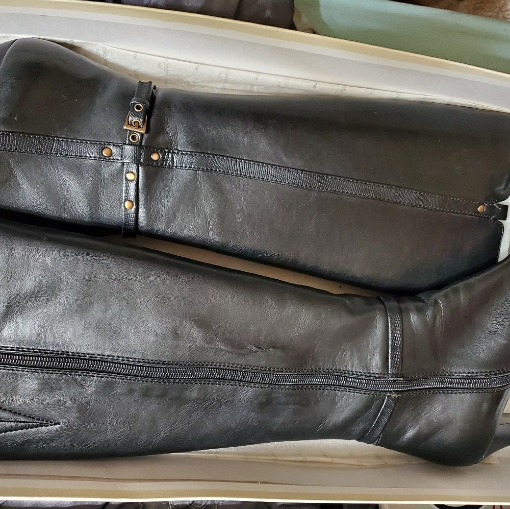 Liz Claiborne high heel mooch little below the kne